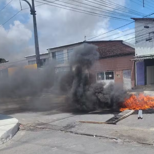 Moradores protestam no Colinas do Sul, após homem ser encontrado morto