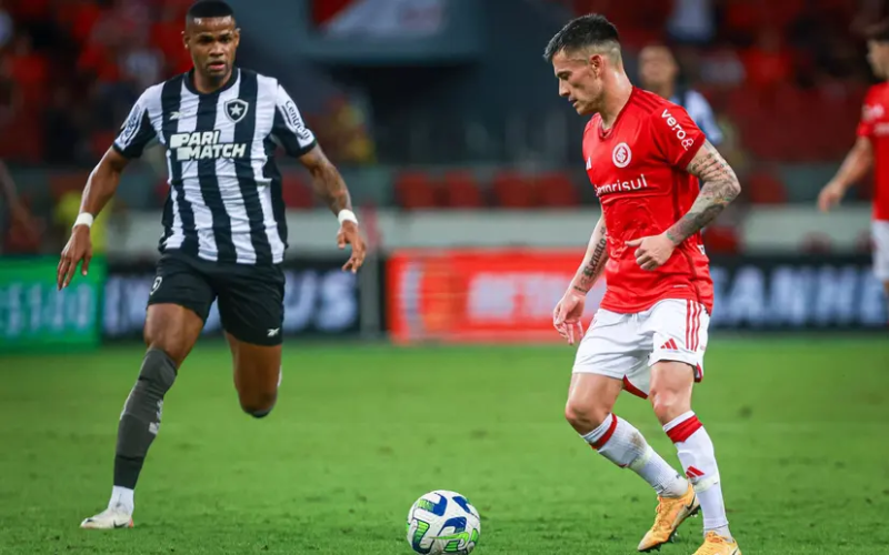Internacional x Botafogo: veja onde assistir e prováveis escalações do jogo pelo Brasileiro
