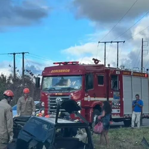 Capotamento deixa duas pessoas feridas em Santa Rita