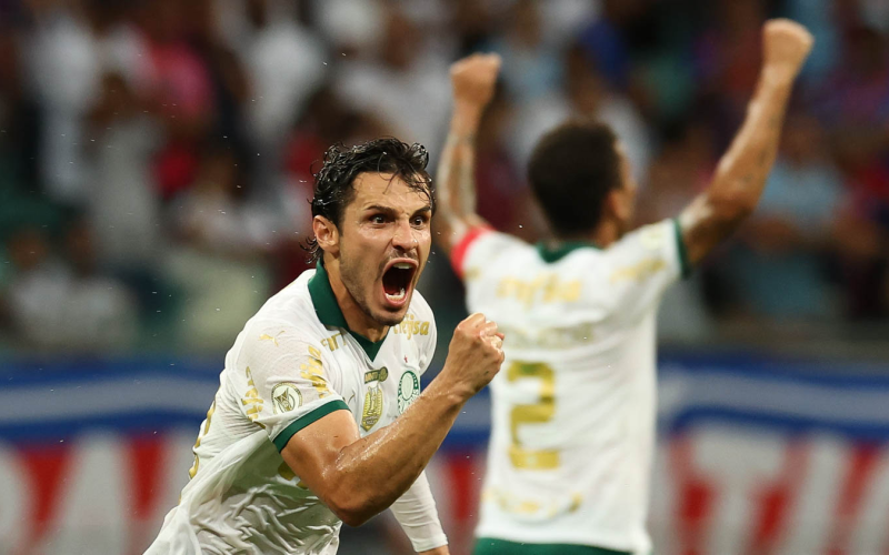 Flaco López decide no fim, Palmeiras vence Bahia de virada e segue vivo na luta pelo título