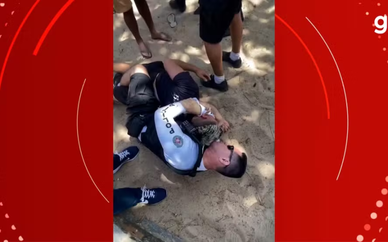 VERGONHA: Policial dá golpe ‘mata-leão’ em ambulante durante operação na orla de João Pessoa