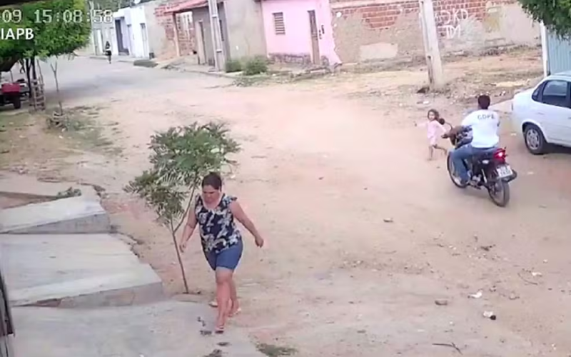 Menina é atropelada em frente de casa em Conceição, Sertão da Paraíba; motociclista é preso