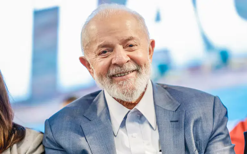 Procedimento de Lula para impedir novos sangramentos na cabeça foi concluído e presidente já está acordado