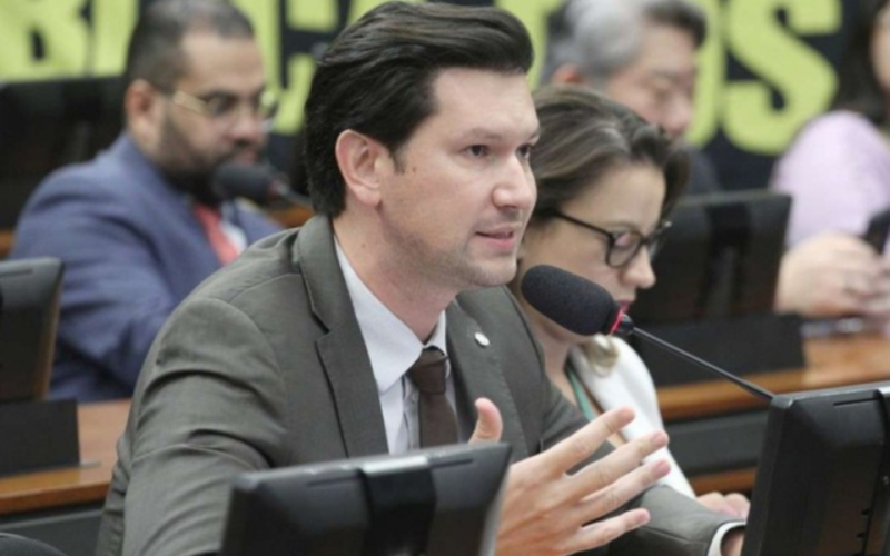 Câmara rejeita imposto sobre grandes fortunas na regulamentação da tributária