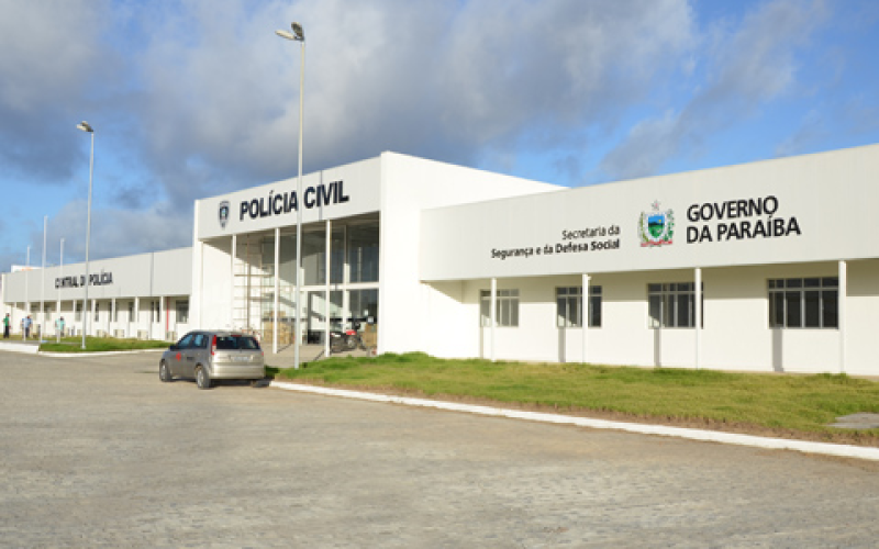 Mulher e detida após tentar assaltar com arma de brinquedo no Geisel em João Pessoa