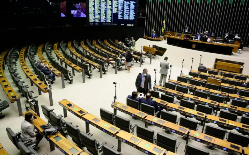 Deputados paraibanos assinam PEC pelo fim da jornada de trabalho 6×1; saiba quais