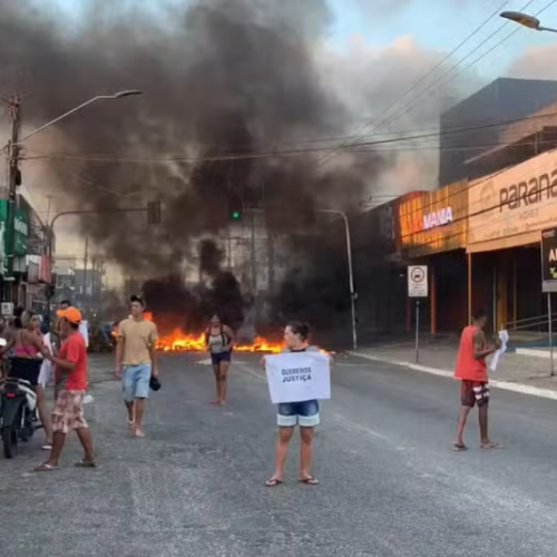 Moradores de comunidade de João Pessoa fazem protesto contra violência policial